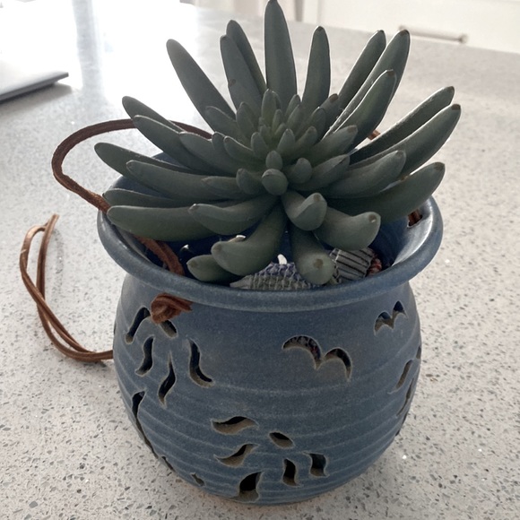 Handmade blue pottery hanging planter - Picture 4 of 8